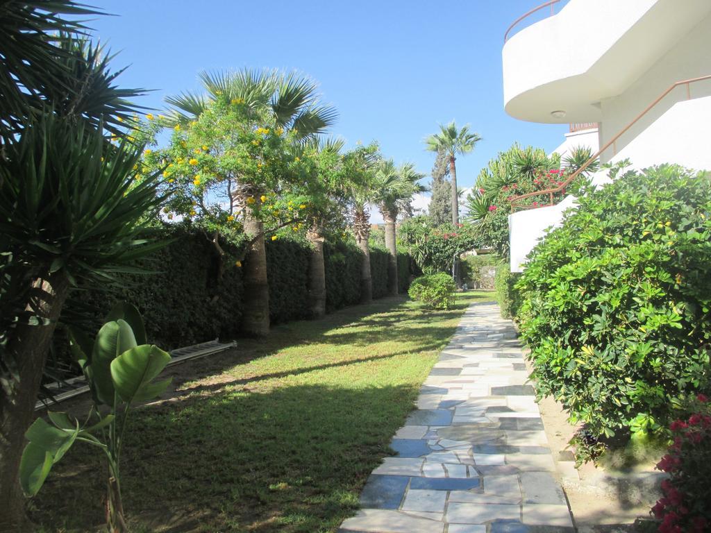Tsialis Hotel Apartments Larnaka Exterior foto